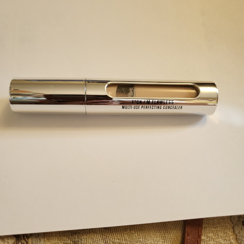 Silver Multi-Use Perfecting Concealer